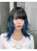 レイヤーくびれウルフカットインナーカラーブルーカラー