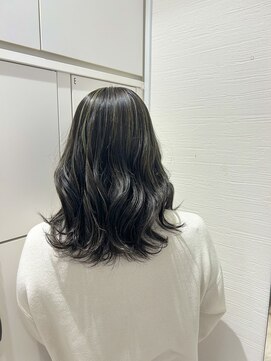 ケンジ 平塚 アネッタ(KENJE annetta) 白髪ぼかしハイライト　グリーンカラー