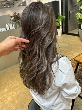 メリー オオサカ(Merly Osaka) 海外風ハイライト