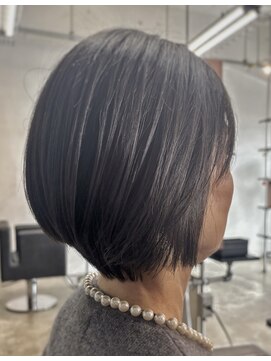 【大人の上品さが際立つ】グラデーションボブ