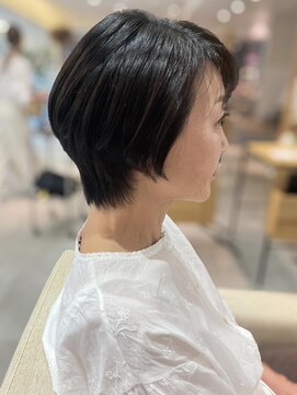 フリップビーアヴェダ(FLIP B AVEDA) 黒髪×襟足すっきりショートボブ×横顔美人