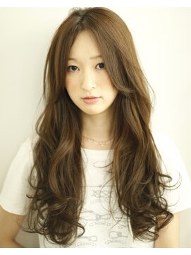 ループス(Roops) 無造作パーマで大人かわいいロング[Roops表参道・南青山]