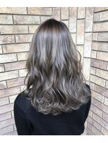 チョビー(Chobii)&nbsp;【chobii】外国人風グレージュカラー＆ハイライト 1☆