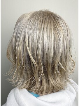 ヘアサロンM 新宿 デザインカラー/厚めバング/ローライト/スリークボブ