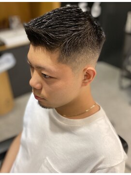 フランクスバーバー アンド ビアークラブ(FRANK'S BARBER and BEER CLUB) アップバングフェードカットスリークショート