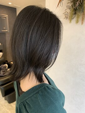 メラク(merak) 肩でハネるレイヤーボブ