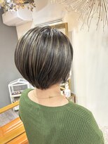 メール(Mer...)&nbsp;ハイライトカラー/ショートボブ/白髪ぼかしカラー