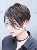 ハイライトカラー×刈り上げ前下がりショート