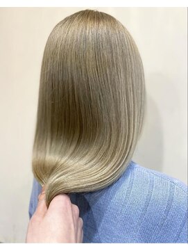 アンメリーアン(Ann merry ann) くびれボブミニウルフ透明感シルバーアッシュグレージュカラー