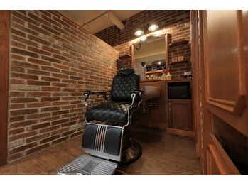 Million Bucks barber shop 神田店　<理容室>【ミリオンバックス　バーバーショップ】