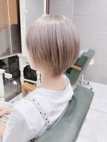 デイズ(days)&nbsp;前下がりショートヘア　ツーブロック　ベージュカラー