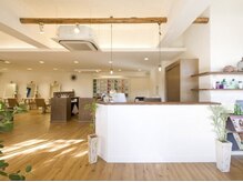 ヘアー ミュゼ 柱店(HAIR Musee)の雰囲気(ナチュラルで落ち着いた店内)