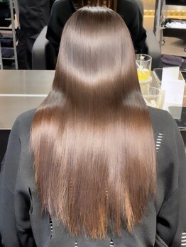 髪質改善・縮毛矯正特化サロンROAの写真/表面的なコーティングは卒業。髪の空洞を栄養で満たして架橋する、本質的・内部補修型の髪質改善。