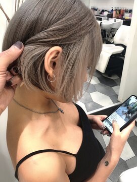 ラピス 池袋(Lapis) 【Lapis／池袋】ホワイト・イヤリングカラー