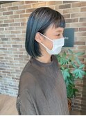 ネイビーブルー×切りっぱなしボブ