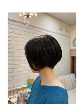 カットスペース アンリササラ 襟足すっきり大人ショートボブ