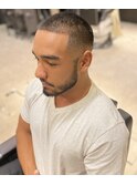 スキンフェードバスビアードトリムバーバースタイル