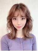 大人ミディアム外ハネ韓国くびれヘア透明感フェザーバング表参道