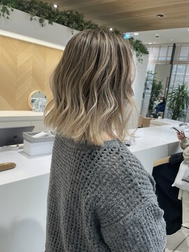 ステアケース 武蔵小杉店(stair:case) 脱白髪染めバレイヤージュ　武蔵小杉　20代30代40代　ブロンド