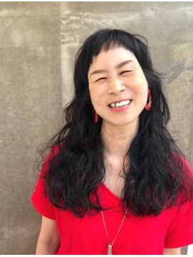 カエルムアヴェダ(CAELUM AVEDA) モード感を残しながら楽しむ、ロングウェーブ　スタイル。