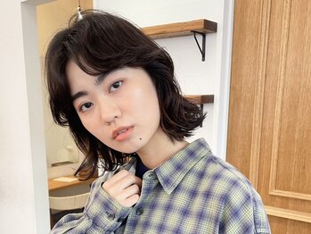 メイクス 表参道(MAKE'S omotesando)の写真/くせ毛は「まっすぐにする」だけが解決方法ではありません。癖を活かすカットで、悩みさえも魅力に変える―