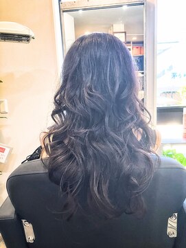 アイノ(AINO.) 【色っぽさ◎】ロングレイヤー×ダークレッドカラー