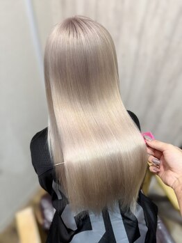 ヴィフクローネ(vifkrone)の写真/《髪質改善》ULTOWA・Mトリートメントでハイダメージも徹底補修！極上の艶髪を手に入れたい方にオススメ♪