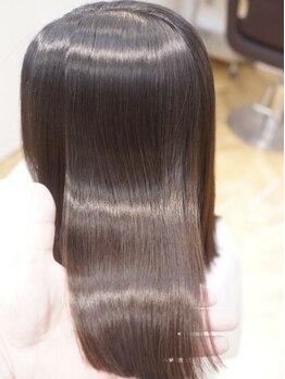 髪質改善、縮毛矯正メニューに特化＊だからこそできる技術と、オリジナルのヘアオイルを使い髪をうるつやに