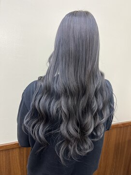 トータルビューティーサロン トップスタイル グレー系ハイトーンカラー