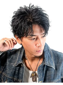 オーシャントーキョー ホワイト 原宿(OCEAN TOKYO WHITE) 無造作センターパートウルフツイストスパイラルパーマ黒髪