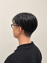ウミト(Umito)&nbsp;ツーブロック×グラデーション刈り上げの大人メンズショート