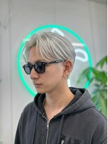 吉&nbsp;韓国風センターパートホワイトカラー