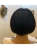 ツヤツヤ前下がりボブ