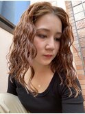 外国人風ミディアムゆるスパイラルパーマ