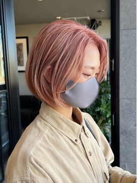 メゾン アヴァロ(Maison Avallo) ピンクベージュのショートボブスタイル