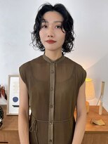 ヒュイル(HyuIL)&nbsp;パーマスタイル、センターパート、ボブパーマ