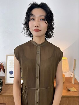 ヒュイル(HyuIL) パーマスタイル、センターパート、ボブパーマ