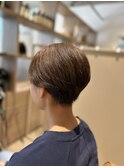 明るめカラーのハンサムショート