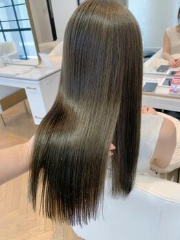 ビューシンサイバシ(VIEW SHINSAIBASHI)の写真/《天使の輪ができる艶髪へ♪》髪の内側から補修してくれる[こだわりトリートメント]で[うるツヤ美髪]を実感