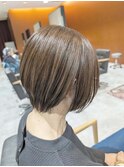 ショートボブ×艶ベージュ
