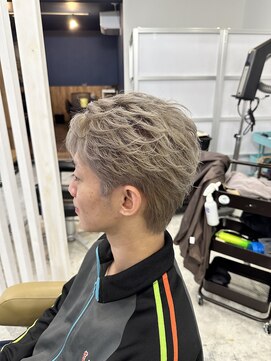 ヘアーサロン ヴィアルス 松原店(hair salon VIARS) フェードショート/シルバーベージュ