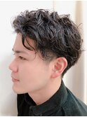 リッジ感のあるメンズ無造作パーマスタイル