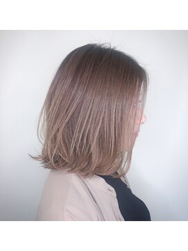 ヘア ミーツ ドレス プレローマ(HAIR meets dress pleroma) 外ハネベースのふんわりボブ