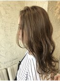 セミロングレイヤー/ベージュ系/イルミナカラー　担当　夕島