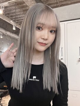 エイトデイズ 三宮駅前店(EIGHT days) ホワイトグレージュ