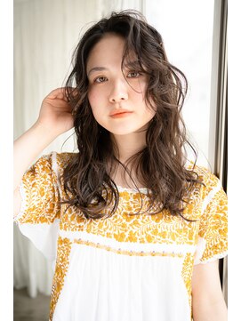 マグノリア オモテサンドウ(MAGNOLiA Omotesando) 根元からのゆったりスパイラルパーマ・・・HINATA