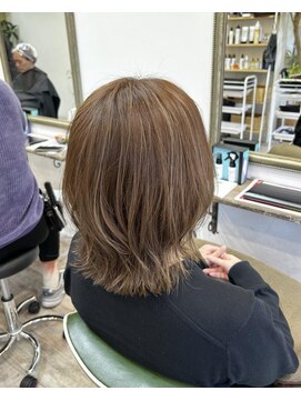 ラテ アトリエ(latte atelier) レイヤーボブ/ソフトウルフ/アッシュベージュ