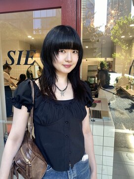 シイ(SIE) ウルフレイヤーカット