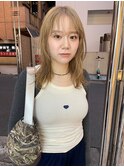 レイヤーカット×ベージュカラー