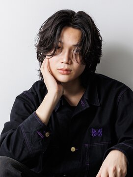 ユーフォリア 渋谷グランデ(Euphoria SHIBUYA GRANDE) ミディアムウルフ　センターパート　ニュアンスパーマ　MOMO